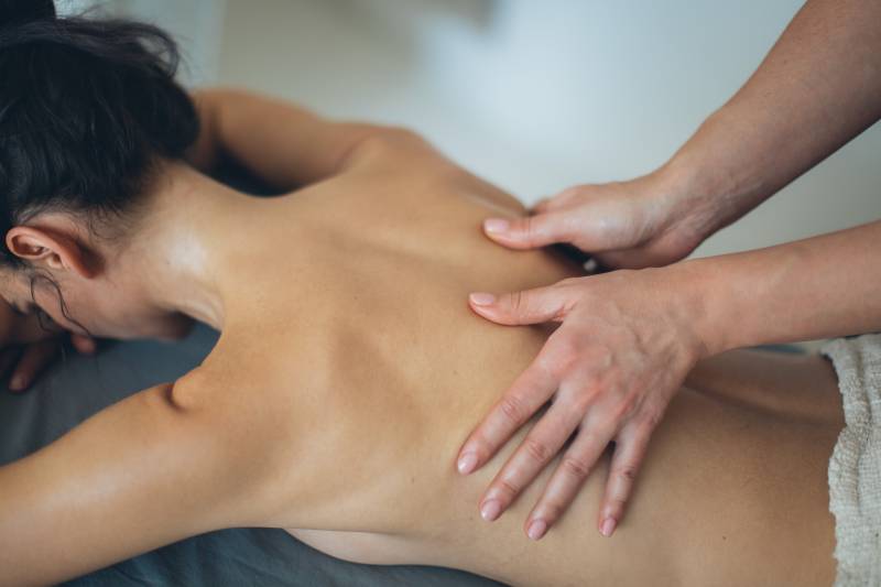 Faire un massage Californien relaxant pour le corps en Institut de Beauté à Marseille 13008