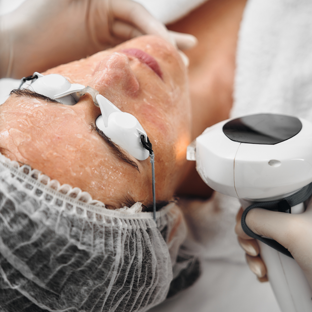 séance de lumière pulsée pour le soin de la peau marseille 13008