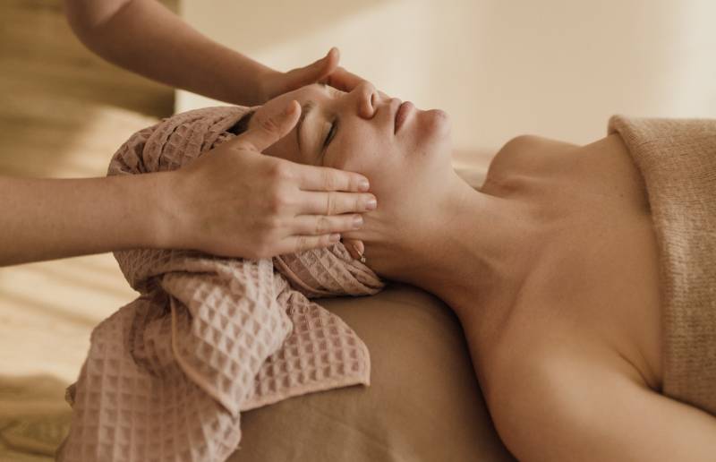 faire un massage stretching du visage anti-ride naturel, massage intense du visage à Marseille 13008